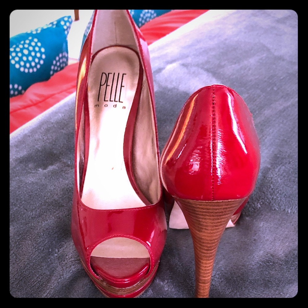 Pelle Moda Red Open-Toed 5” Heels Size 7 1/2